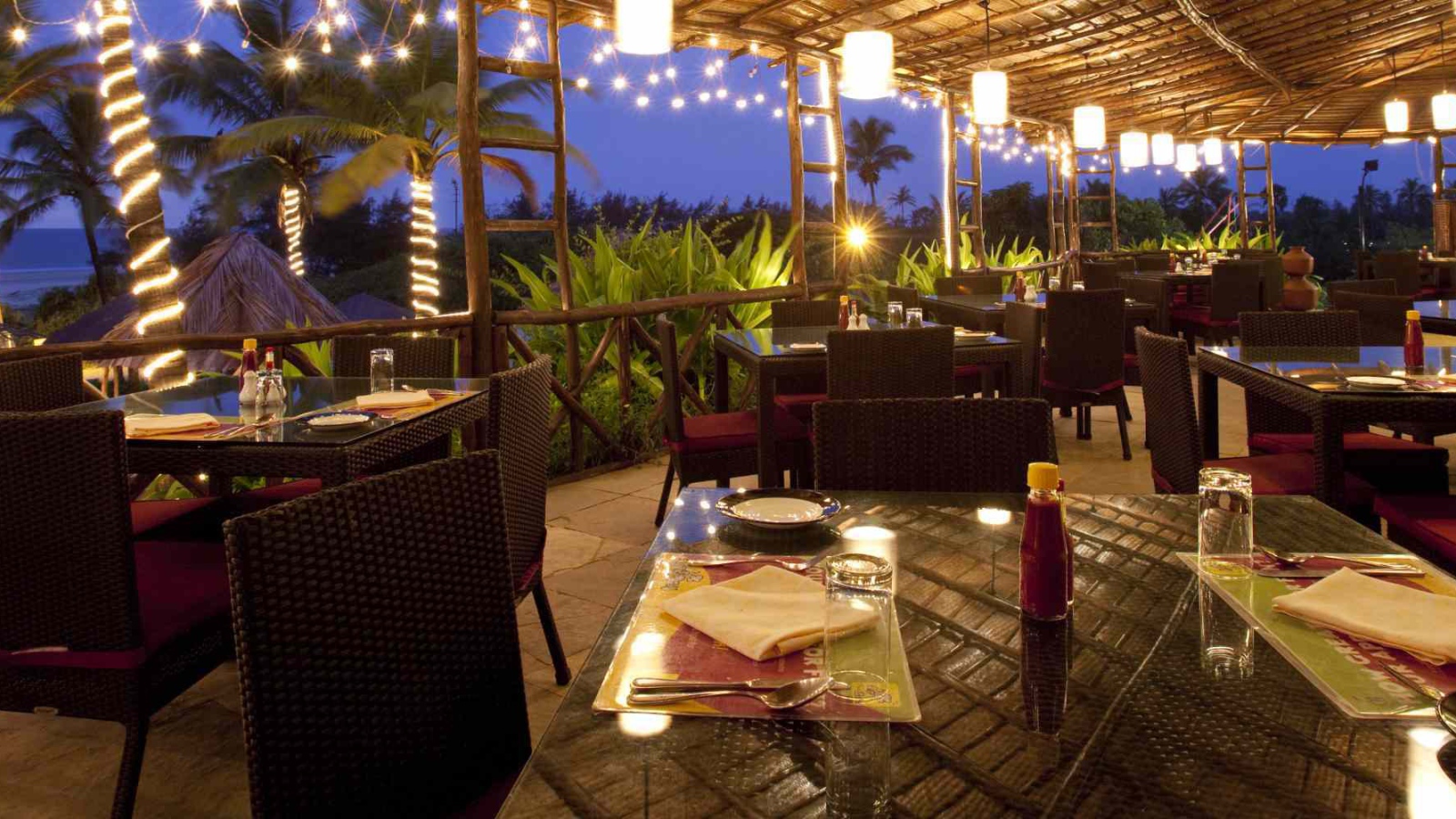 Вечерний отдых в ресторане в Варке