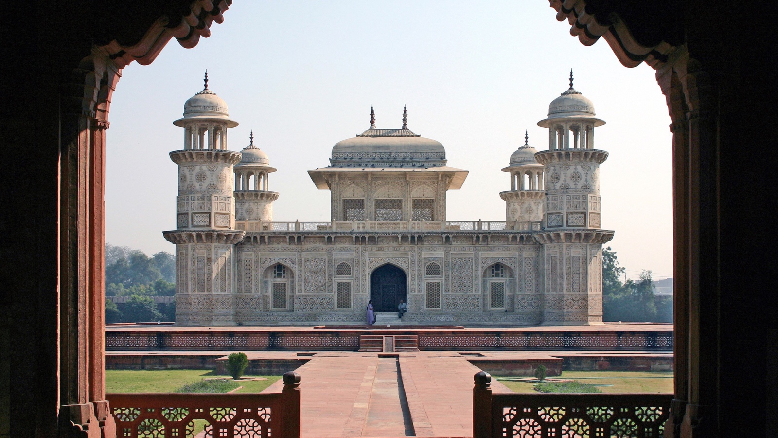Памятник Итимад-Уд-Даула в Агре