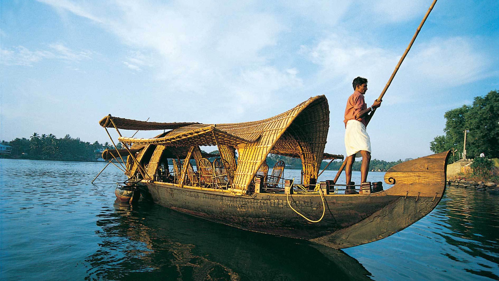 Лодка для туристов в Алапуже