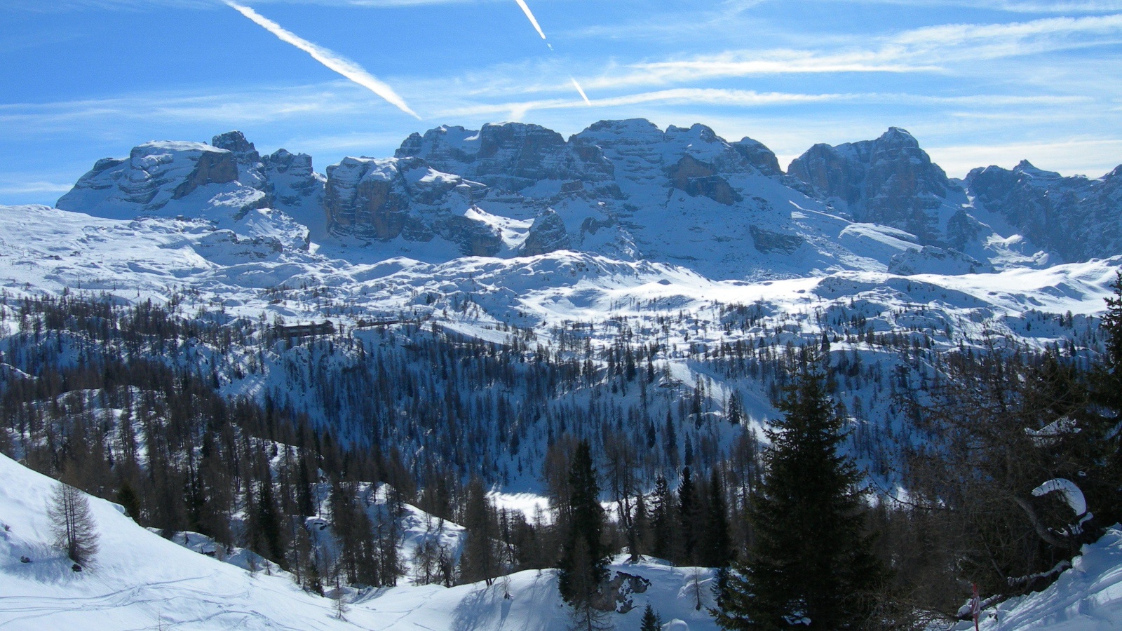 Альпы на горнолыжном курорте Мадонна ди Кампильо, Италия