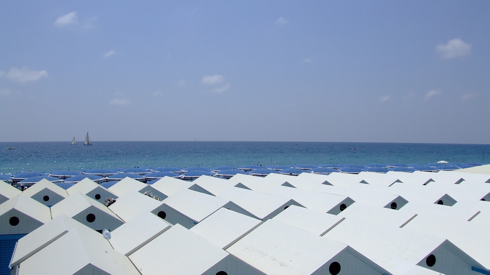 Пляжные домики на курорте Челле Лигуре, Италия