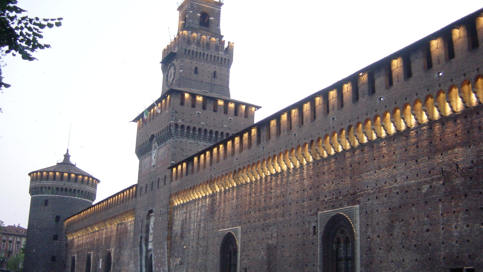 Кастелло Сфорцеско в Милане, Италия