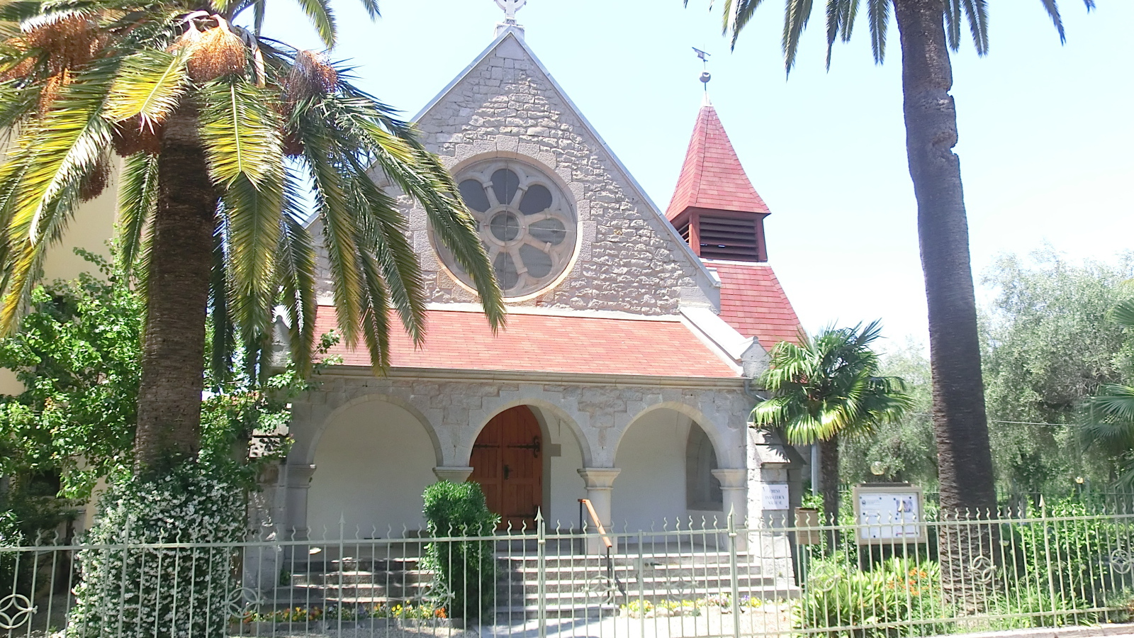 Церковь на курорте Бордигера, Италия