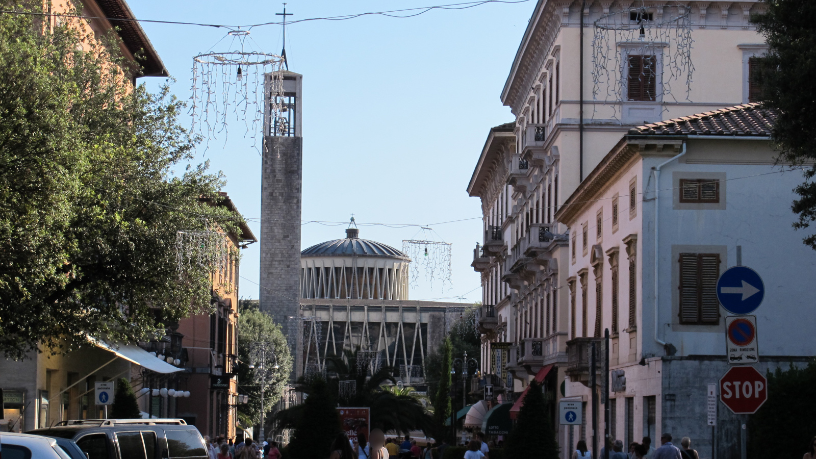 Городская улица на курорте в Монтекатини Терме, Италия