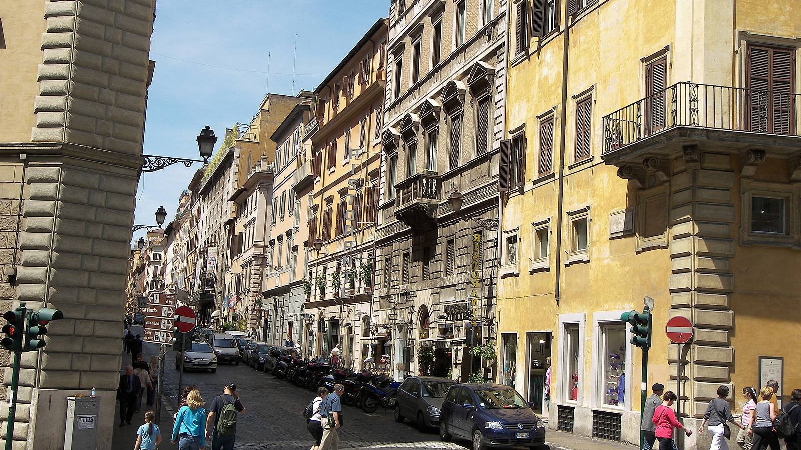 Городская улица в Риме, Италия