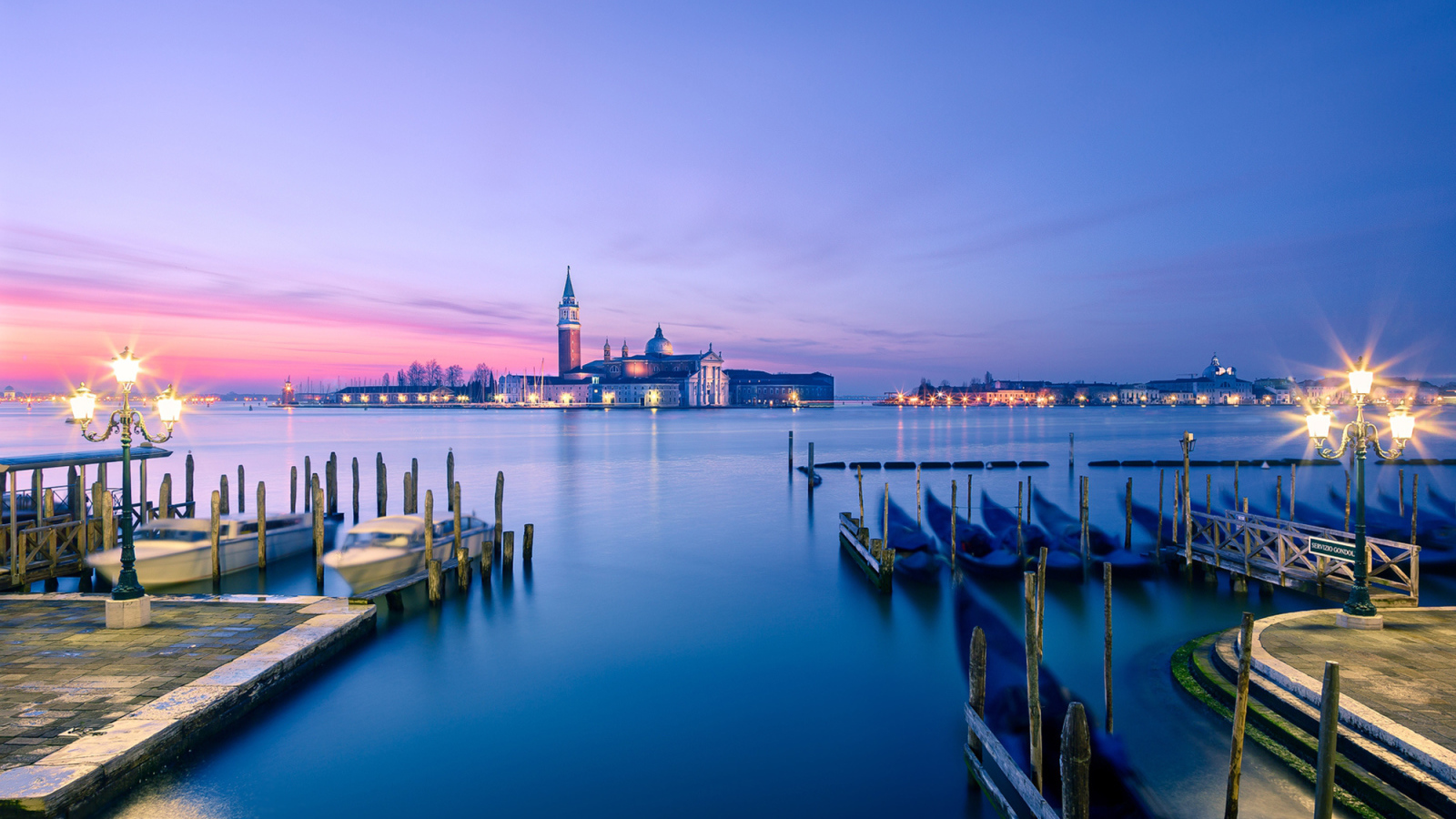 Сияние вечерних огней в Венеции, Италия