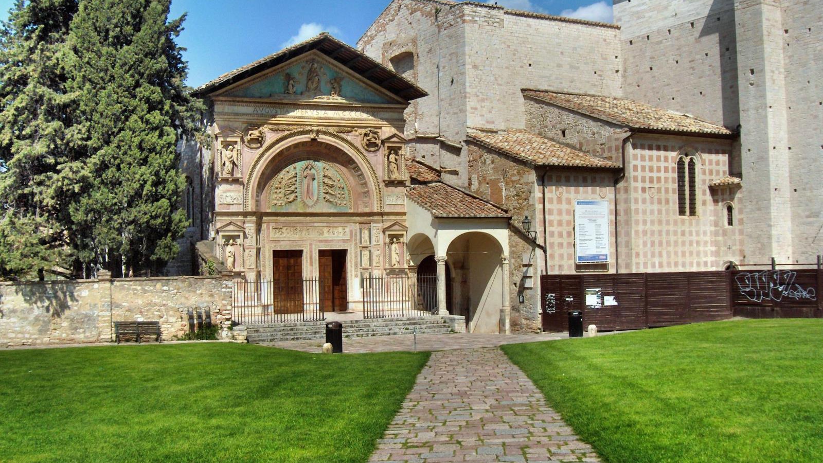 Старинное здание в Перудже, Италия