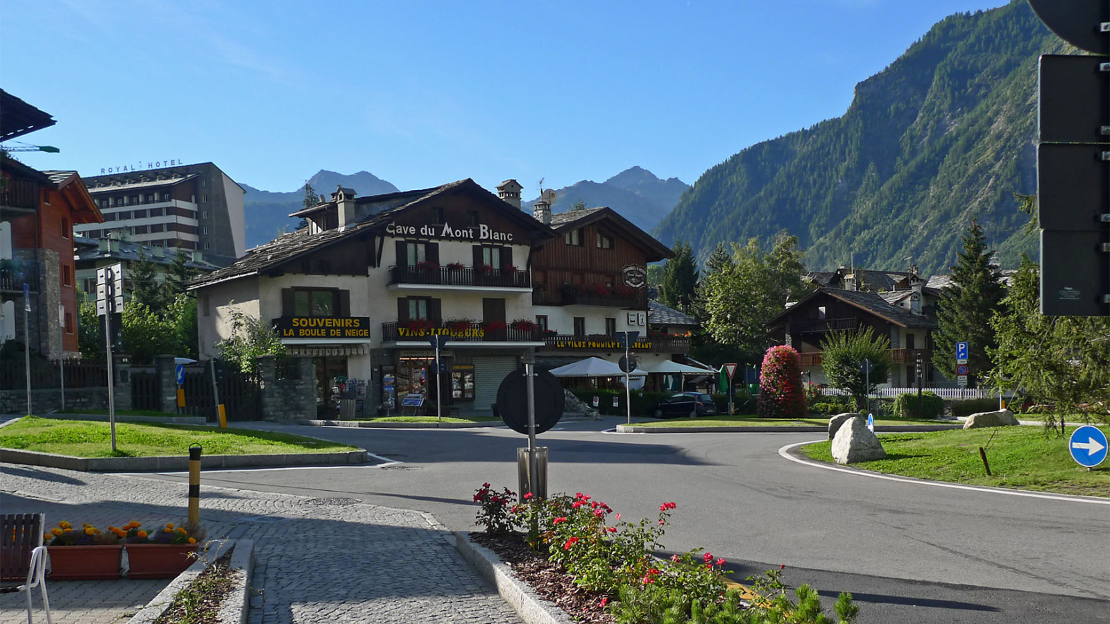 Гостиница Монблан на горнолыжном курорте Курмайор, Италия