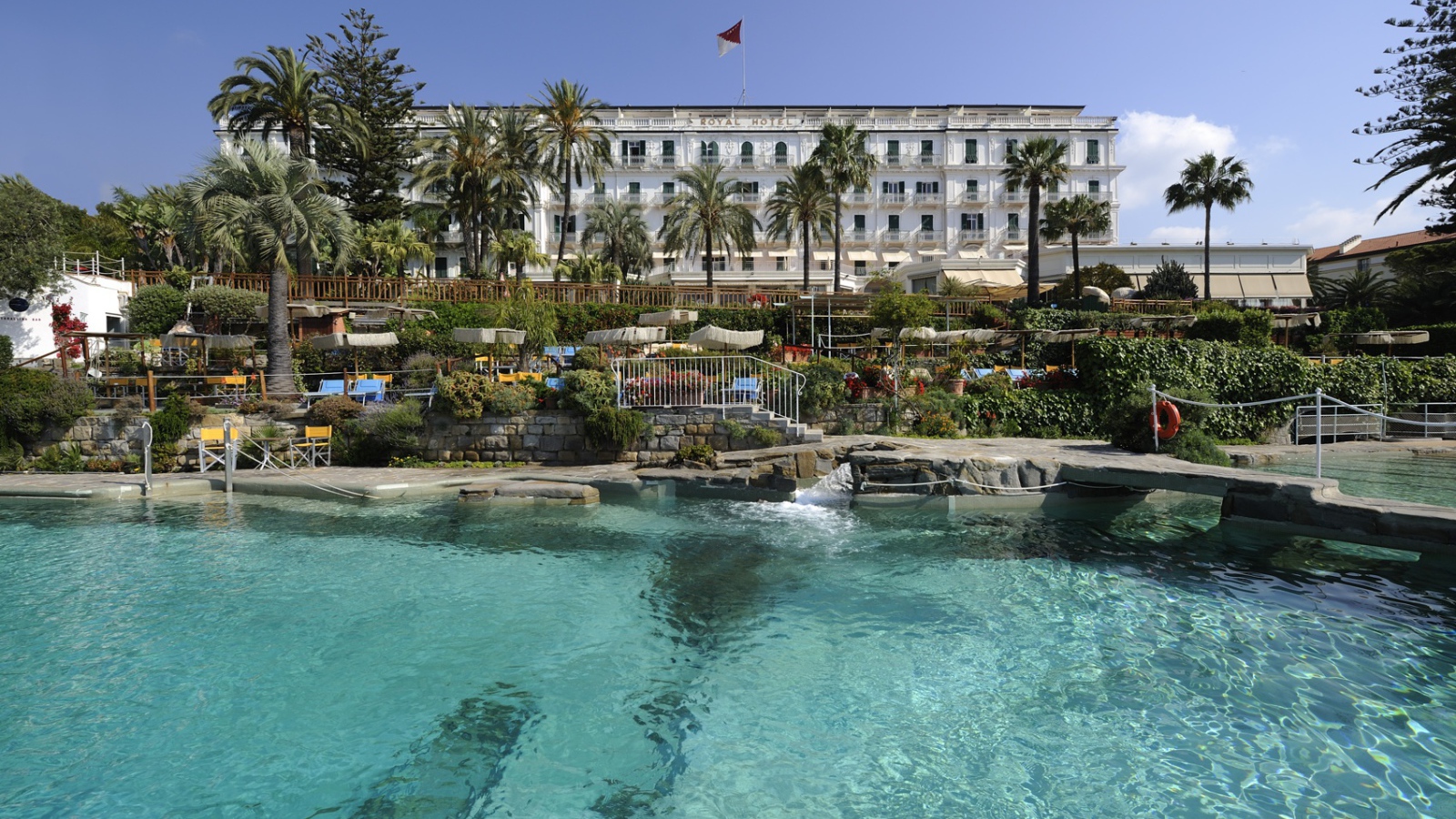 Гостиница на побережье в Сан Ремо, Италия