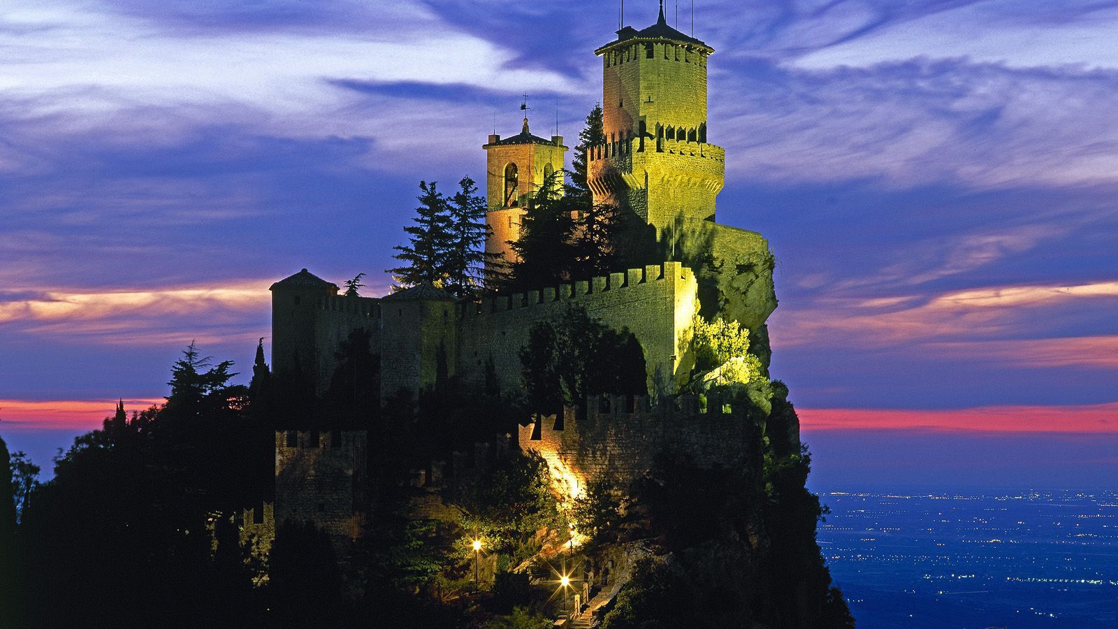 Ночные огни в Сан Марино, Италия