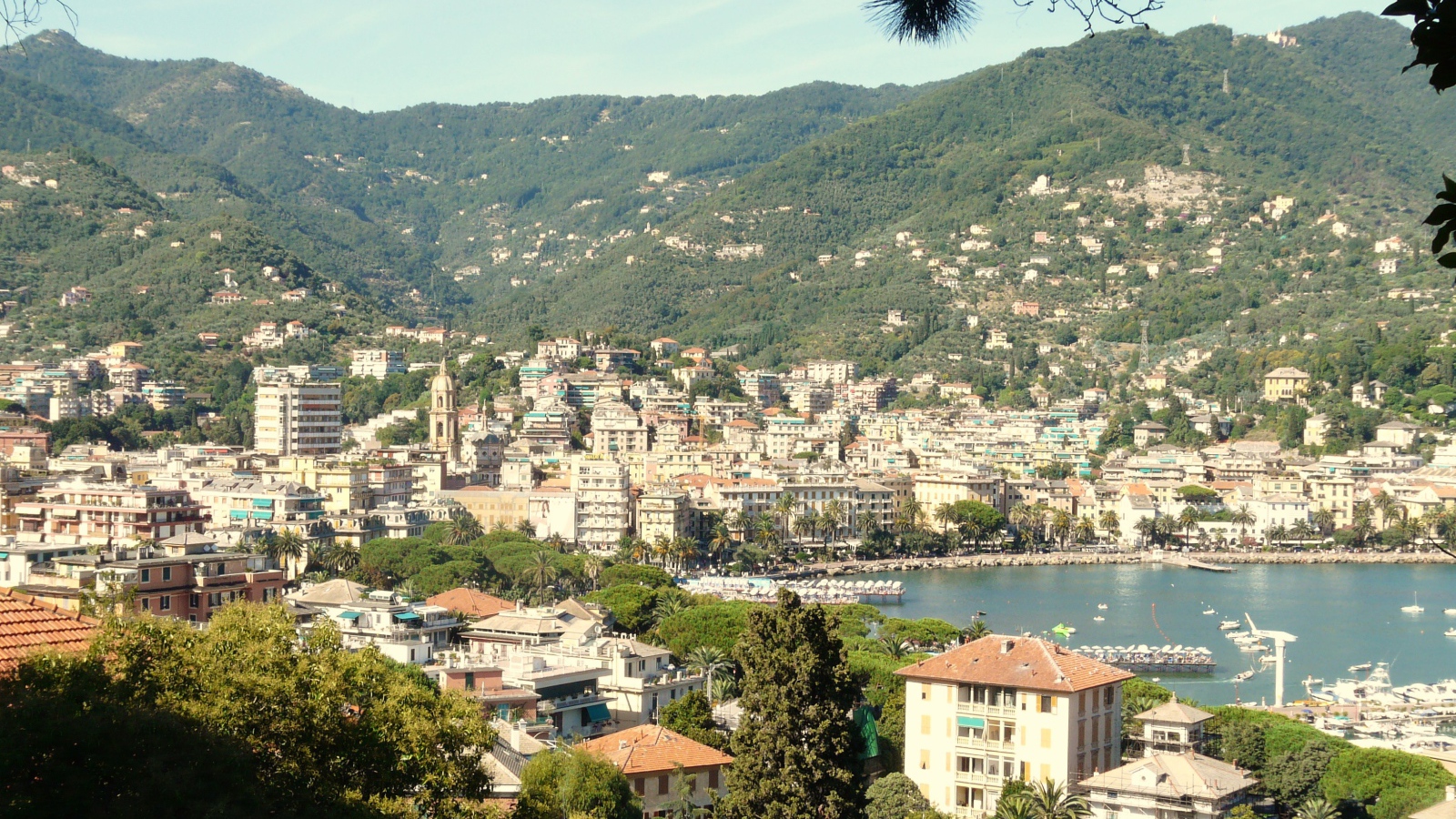 Панорама на курорте Рапалло, Италия