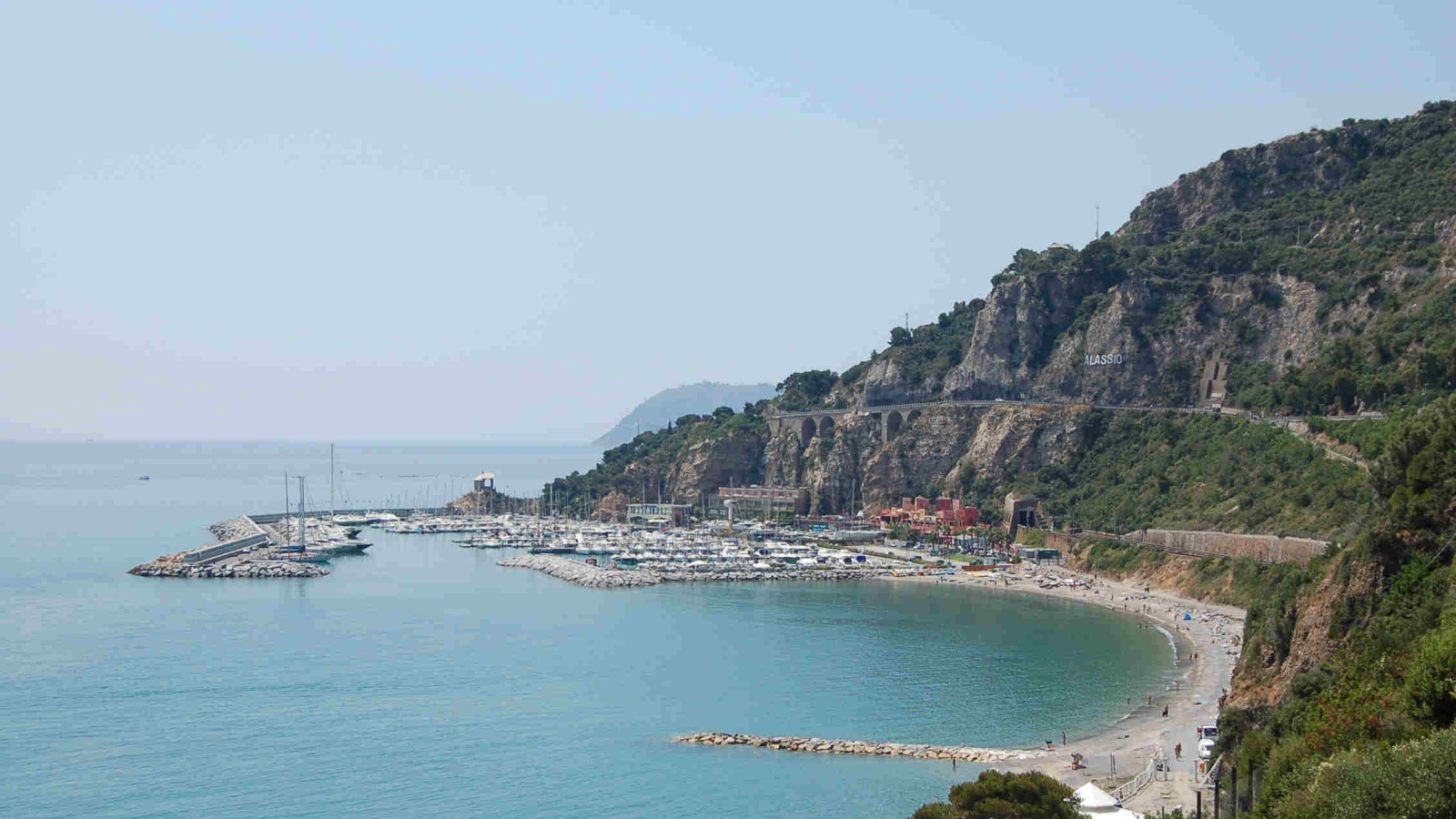 Порт на курорте Алассио, Италия