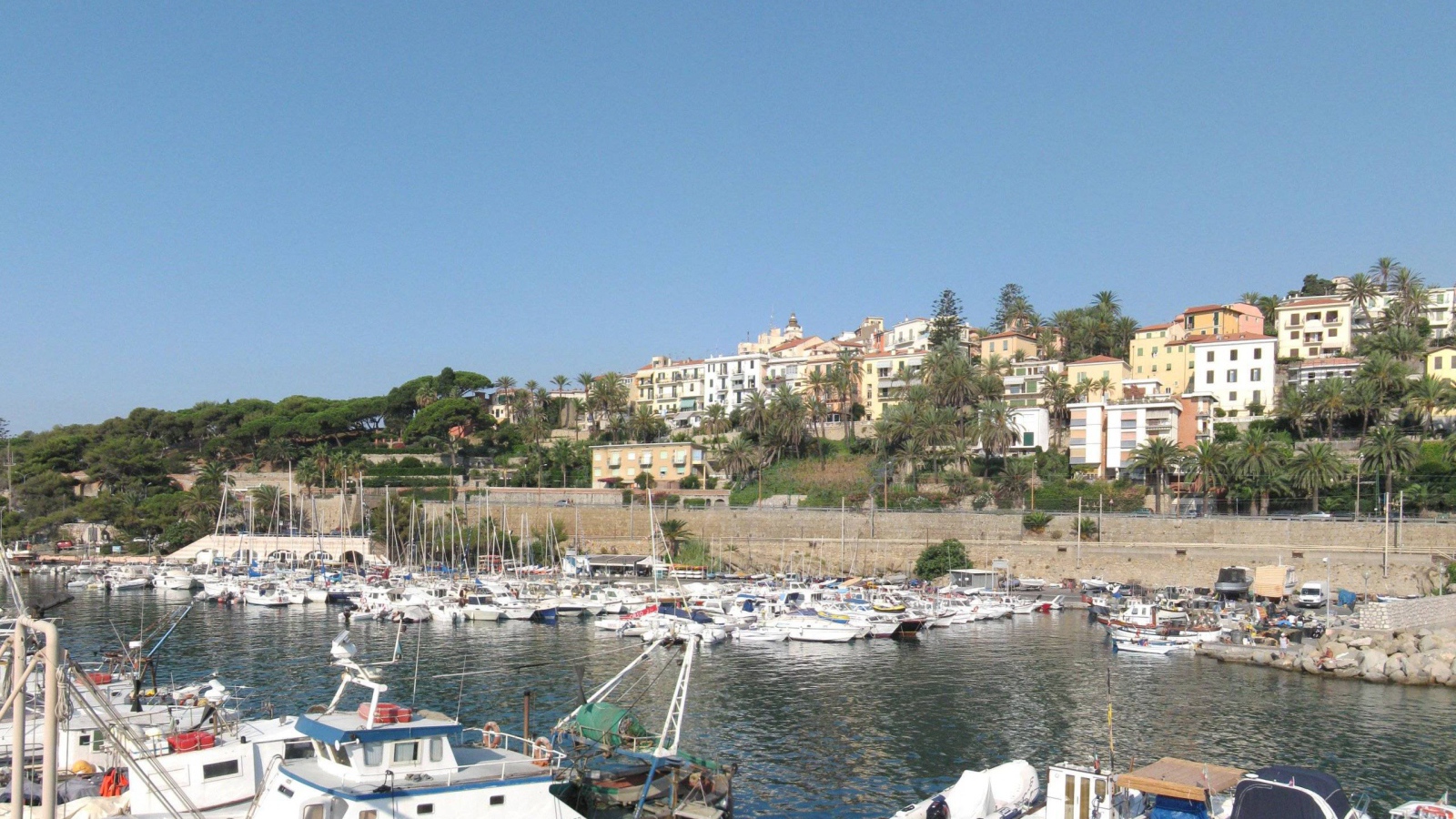 Порт на курорте Бордигера, Италия