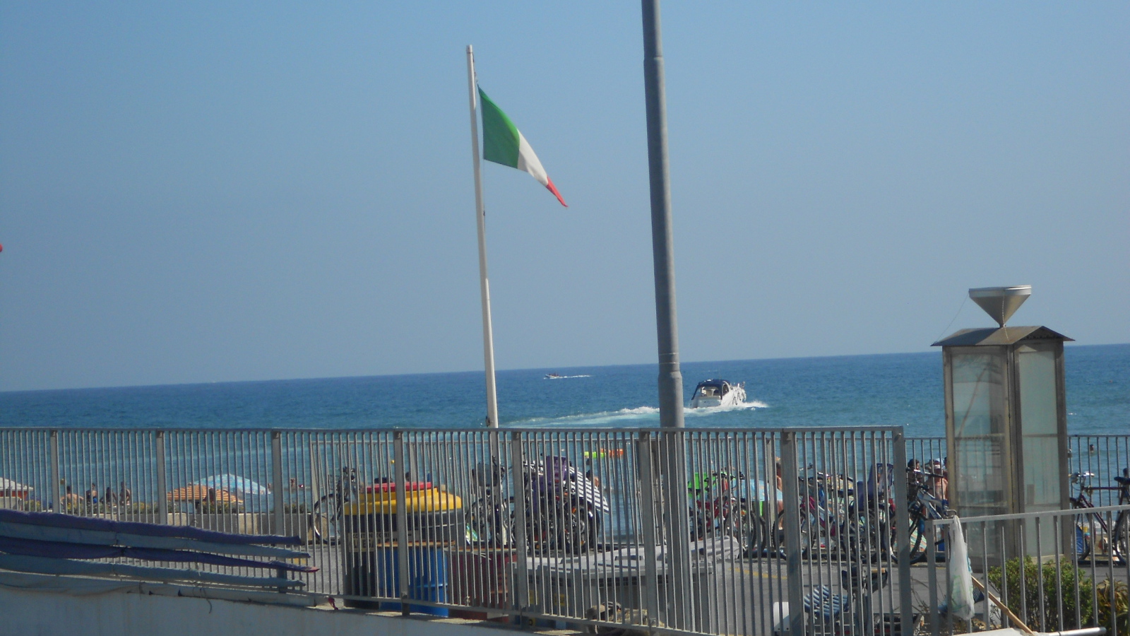 Набережная на курорте Диано Марино, Италия