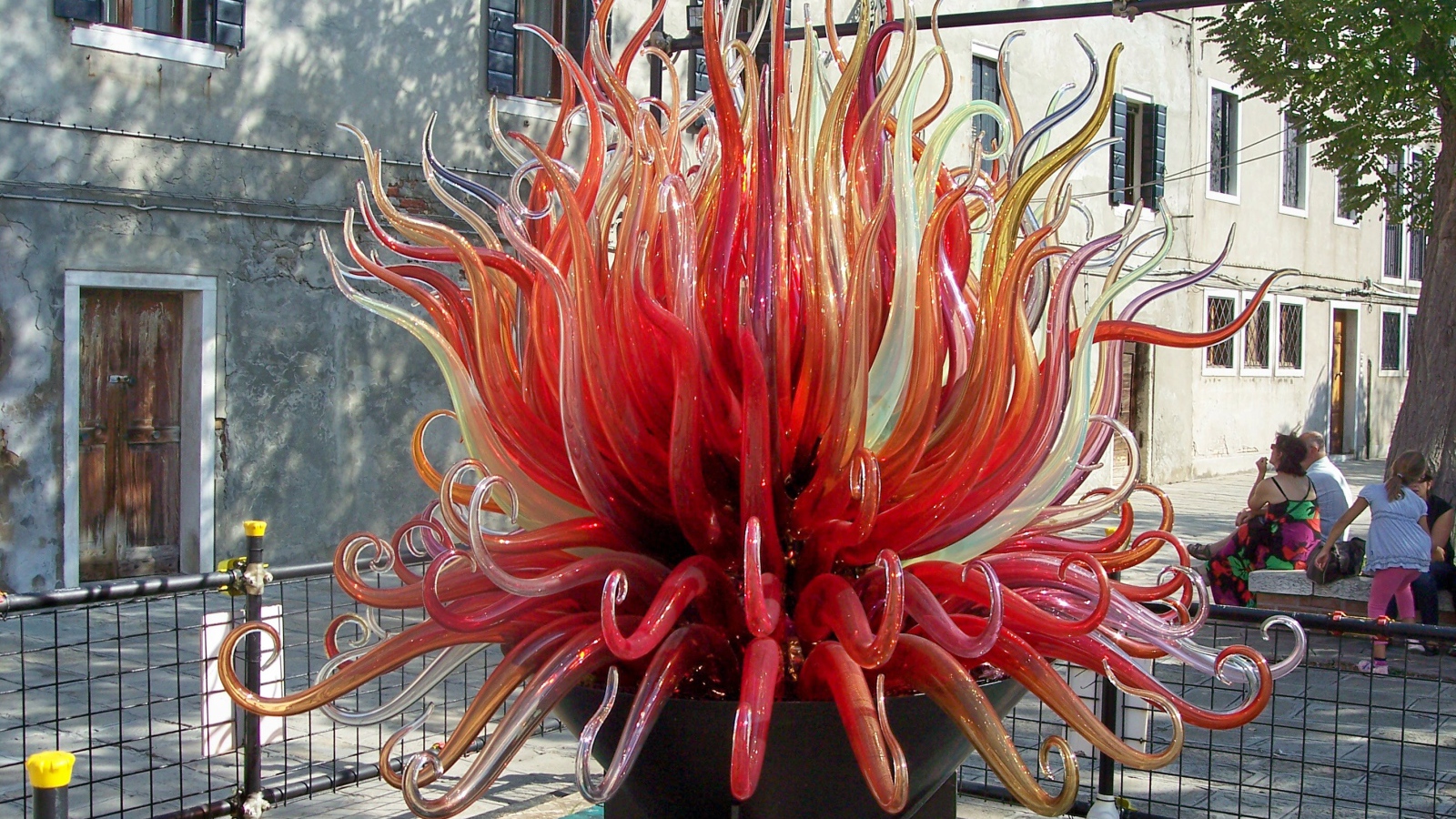 Скульптура из красного стекла на острове Мурано, Италия
