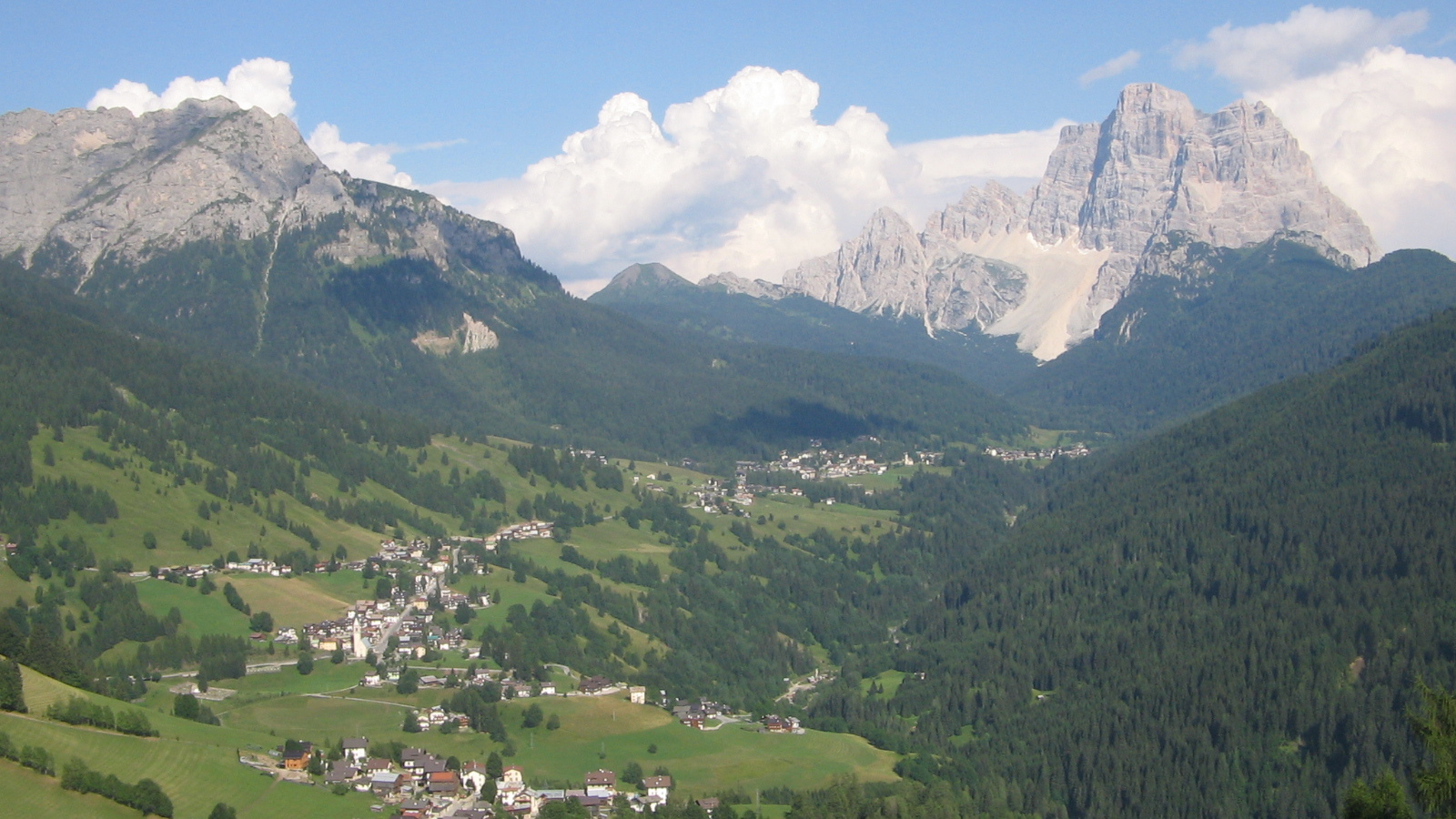 Горнолыжный курорт Сельва летом, Италия