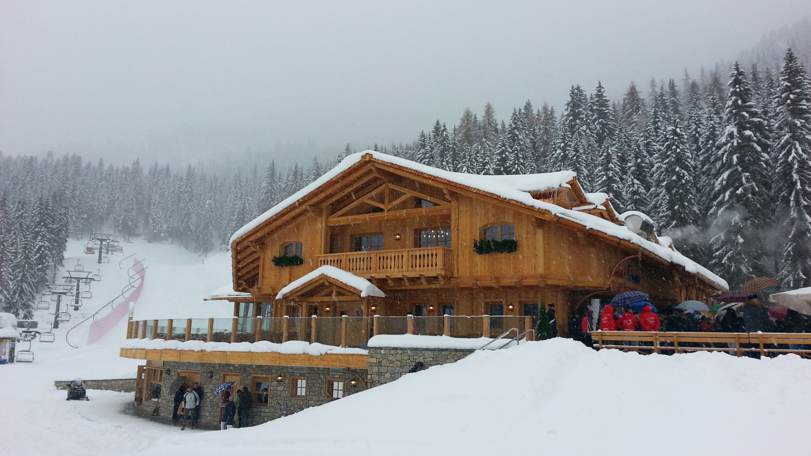 Горнолыжная база на курорте Аллеге, Италия