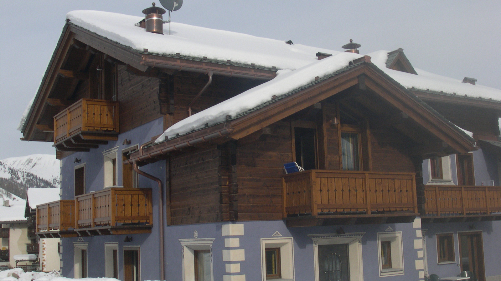 Заснеженная вилла на курорте в Бормио, Италия