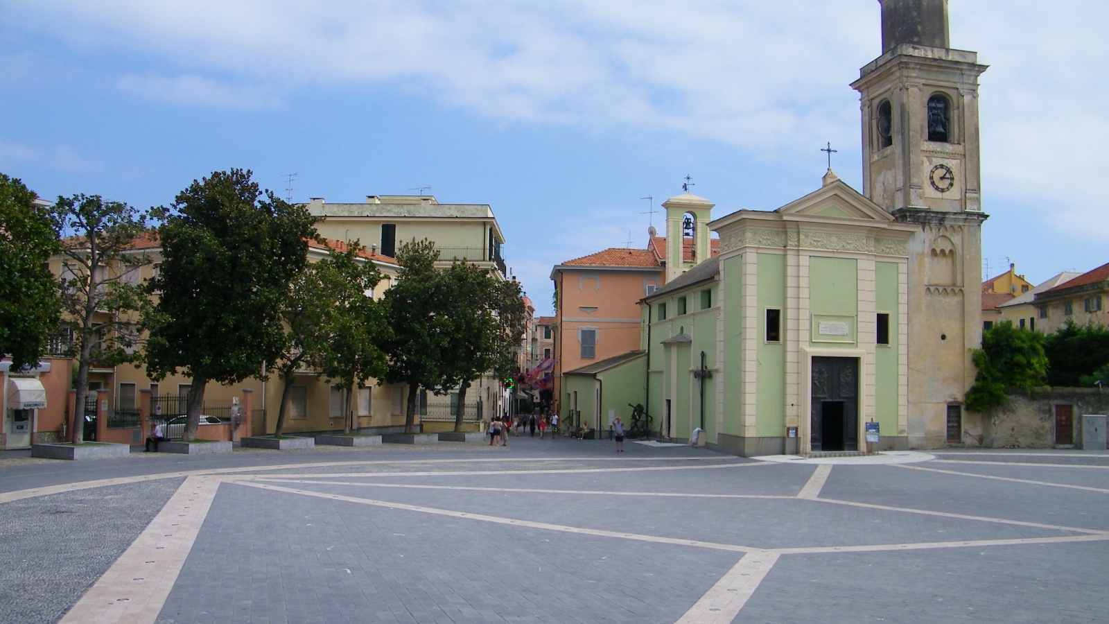 Главная площадь в Лоано, Италия