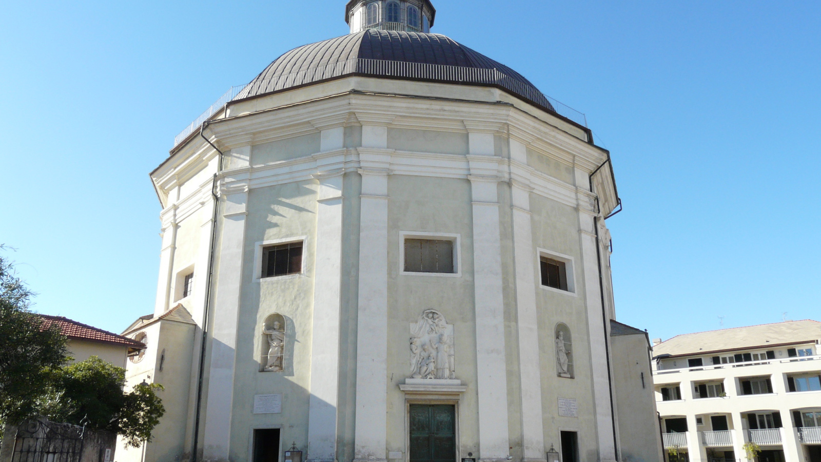 Башня в Лоано, Италия