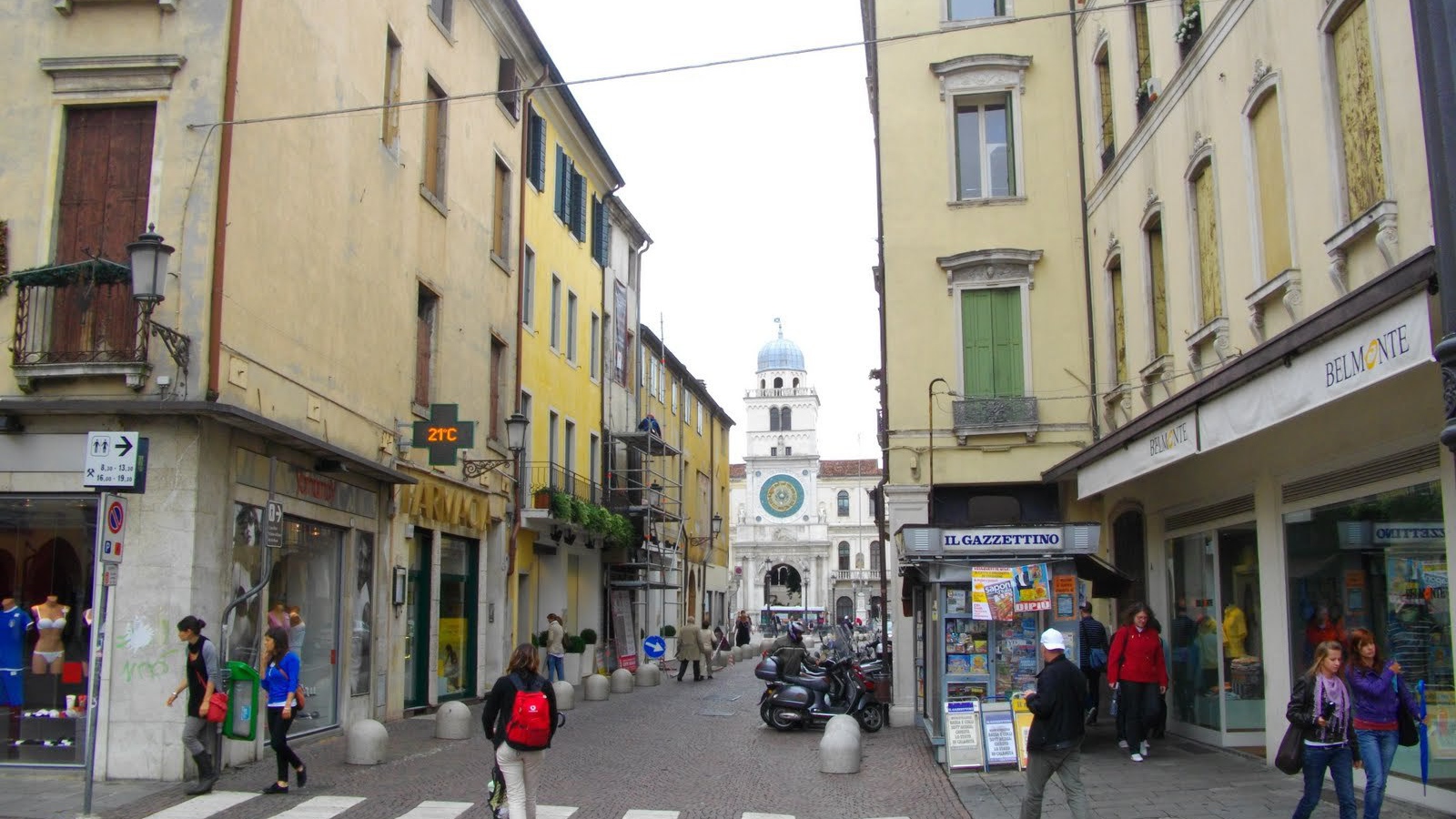 Прогулка по улице в Падуе, Италия