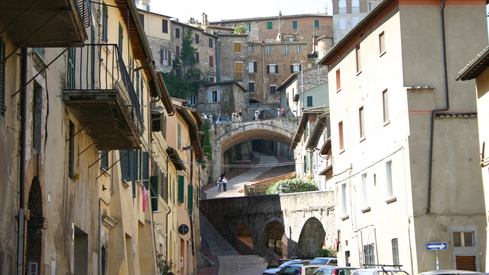 Прогулка по улицам в Перудже, Италия