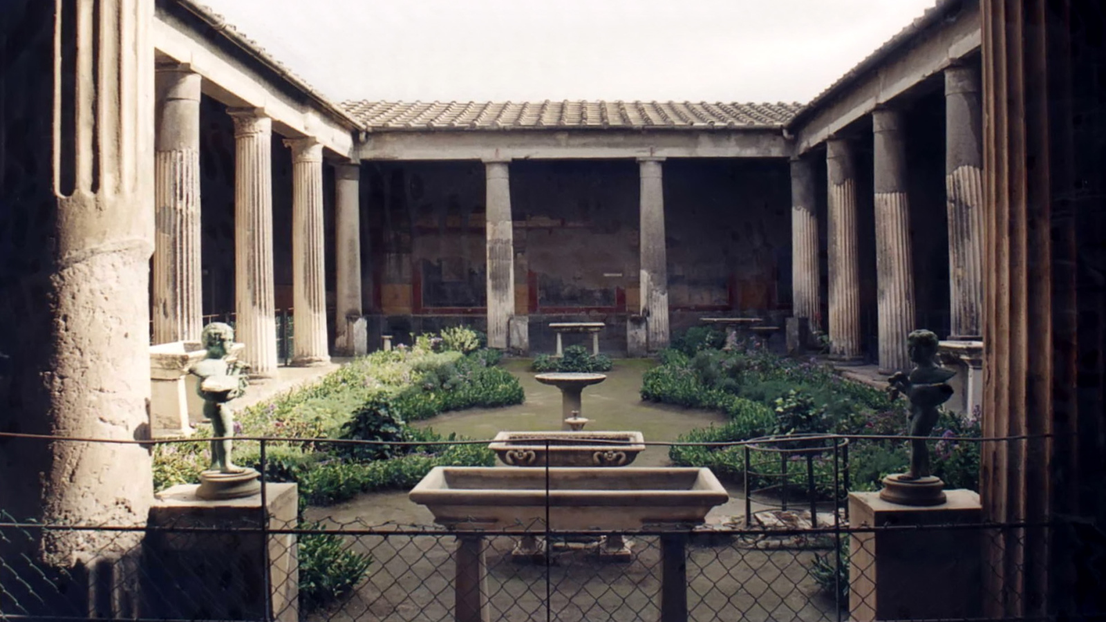 Двор дома в Помпеях, Италия