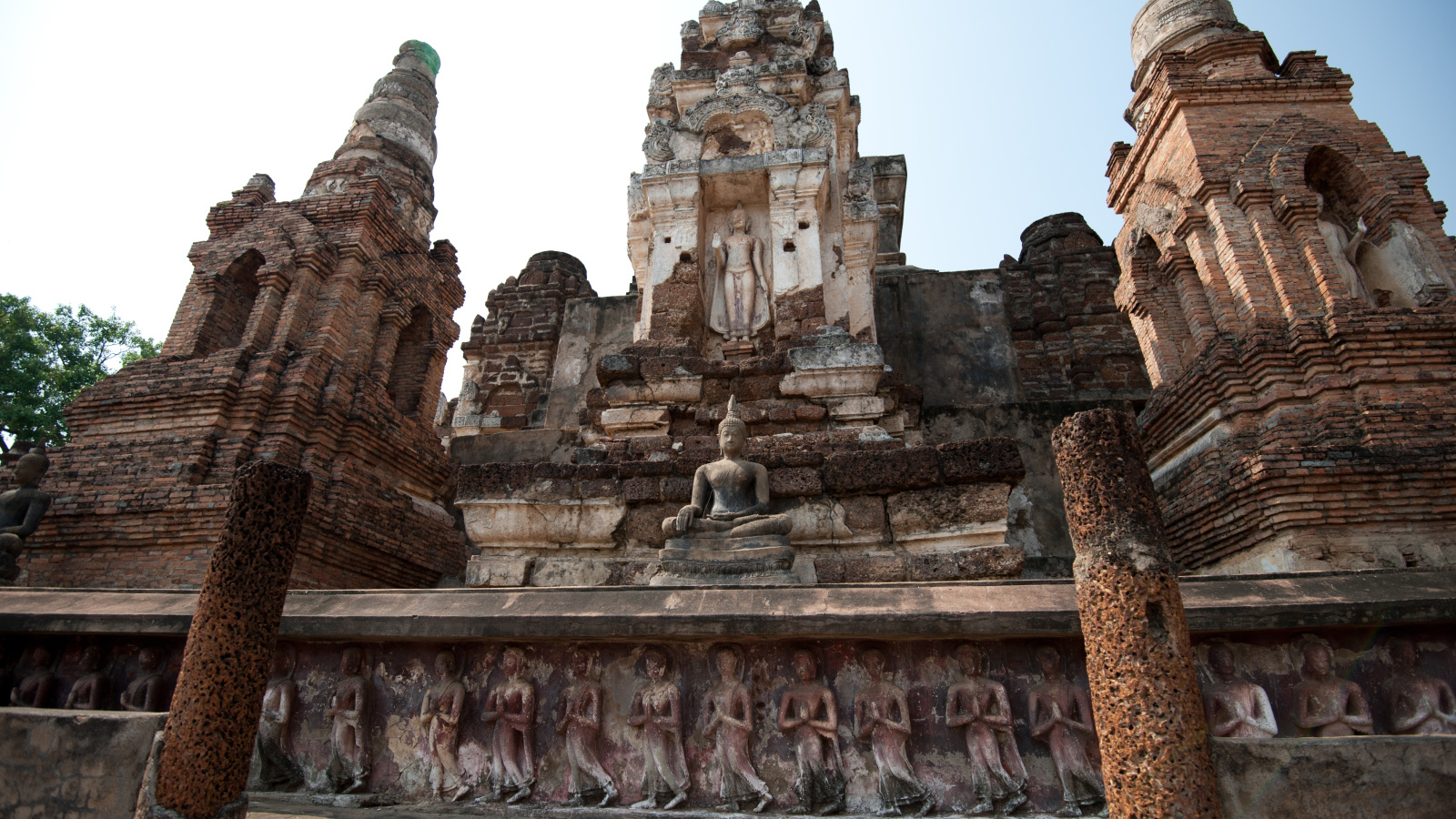 Древний храм на курорте Лопбури, Таиланд