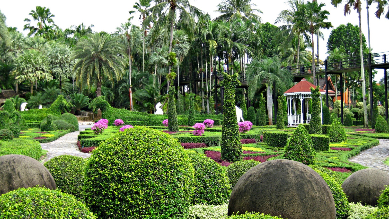 Ботанический сад Нонг Нуч на курорте в Паттайе, Таиланд