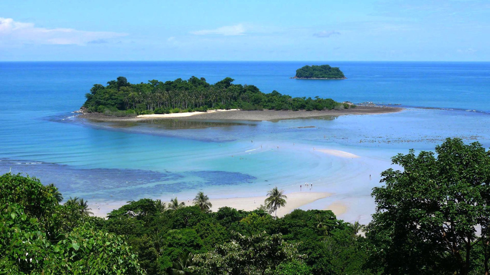 Островки у побережья на острове Чанг, Таиланд