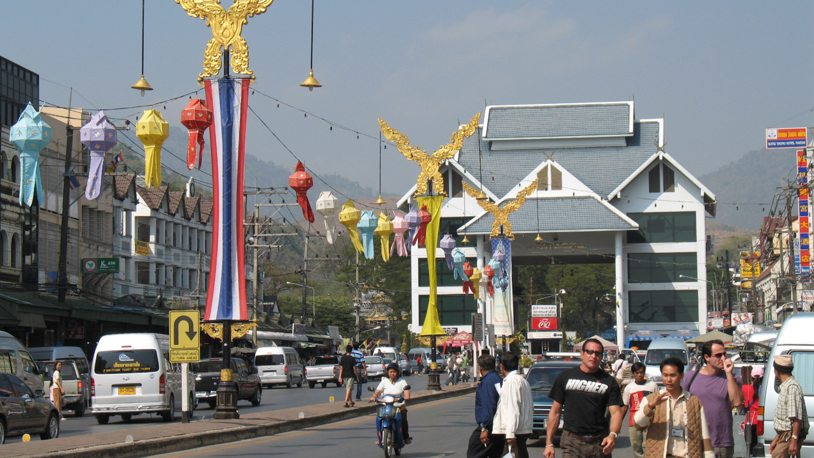 На улице города на курорте Чианг Рай, Таиланд