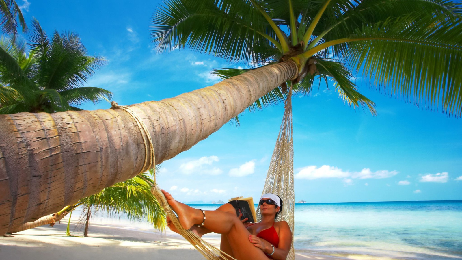 Отдых в гамаке на острове Самуи, Таиланд