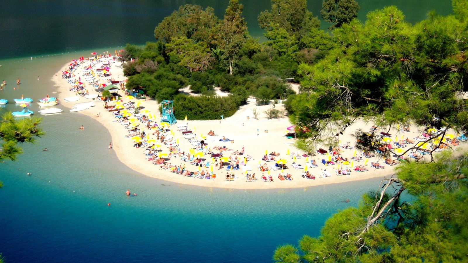 Отдых на пляже в Фетхие, Турция