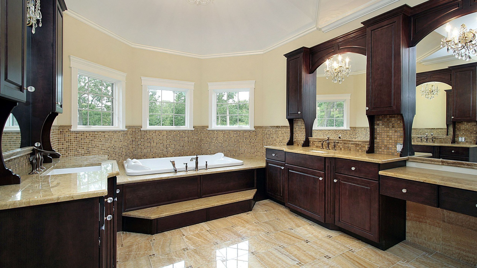 Просторная ванная комната в коричневых тонах