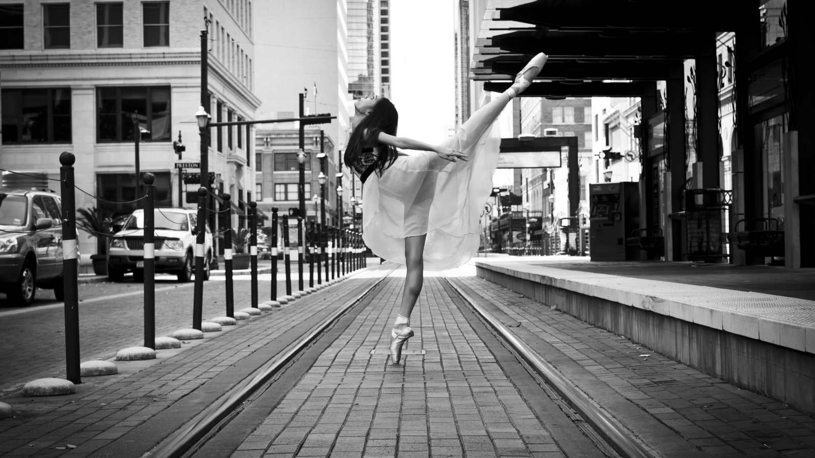 Ballerina in the city