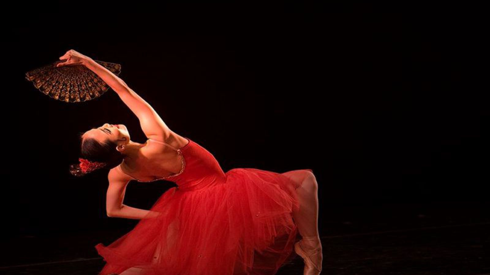 Балерина с веером