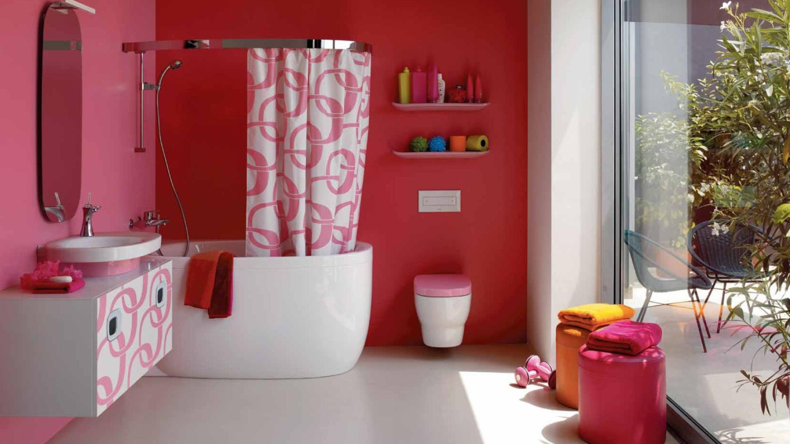 Ванная комната в красных тонах