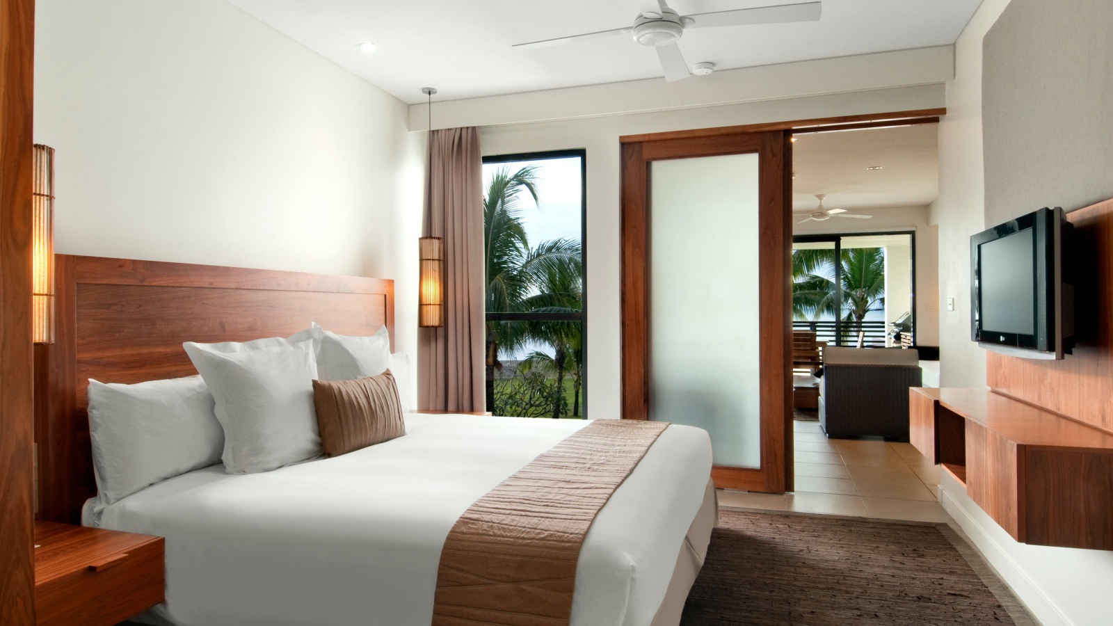 Спальня в доме на берегу моря