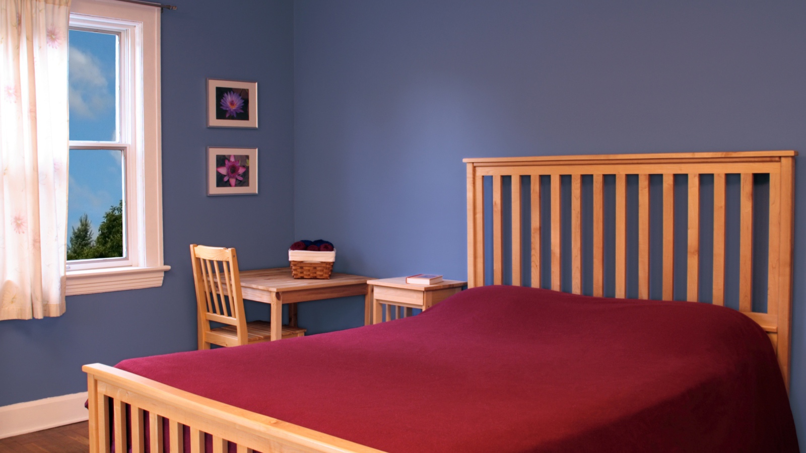 Синие стены в детской комнате