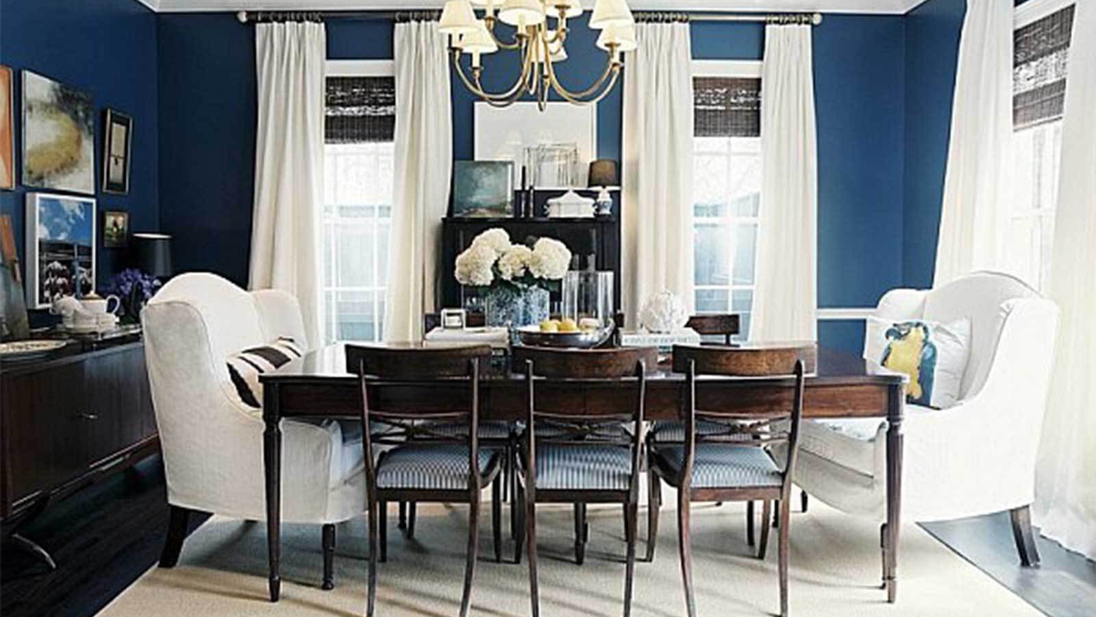 Синие стены в столовой