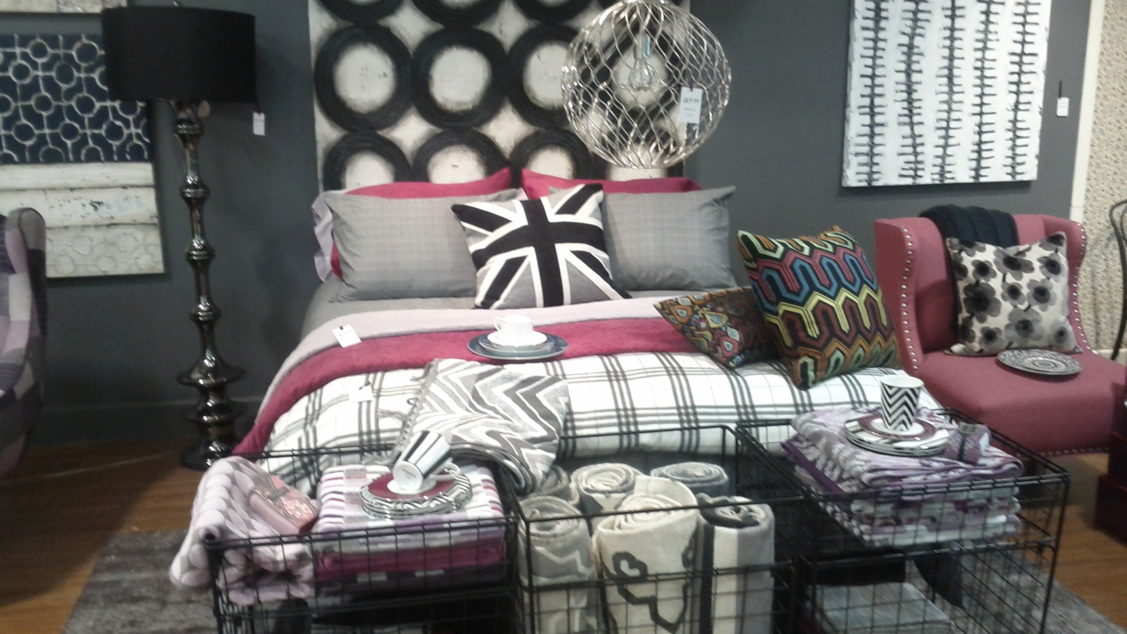 Темные тона в спальне