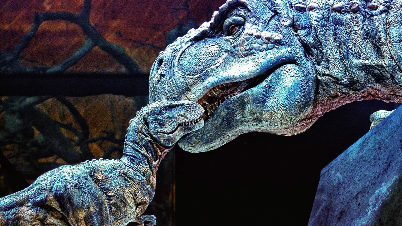 Динозавр с детенышем