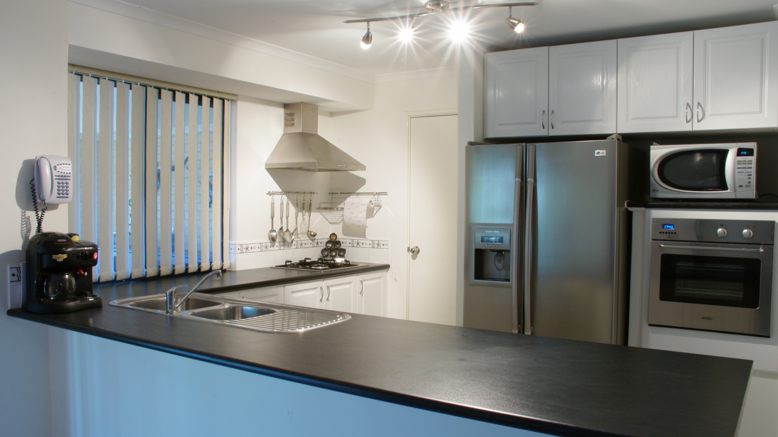 Направленная подсветка на кухне