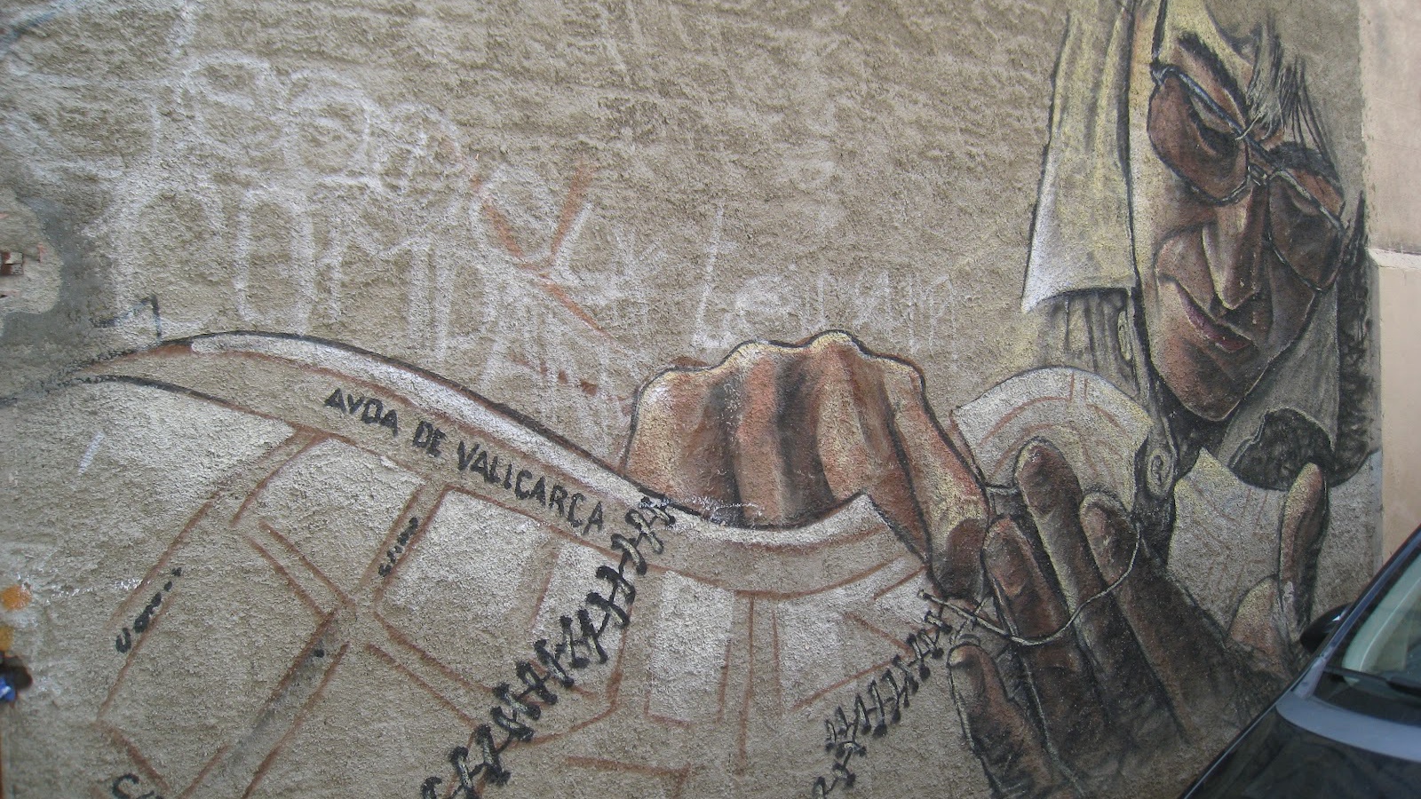 Рисунок мужчины в очках на стене