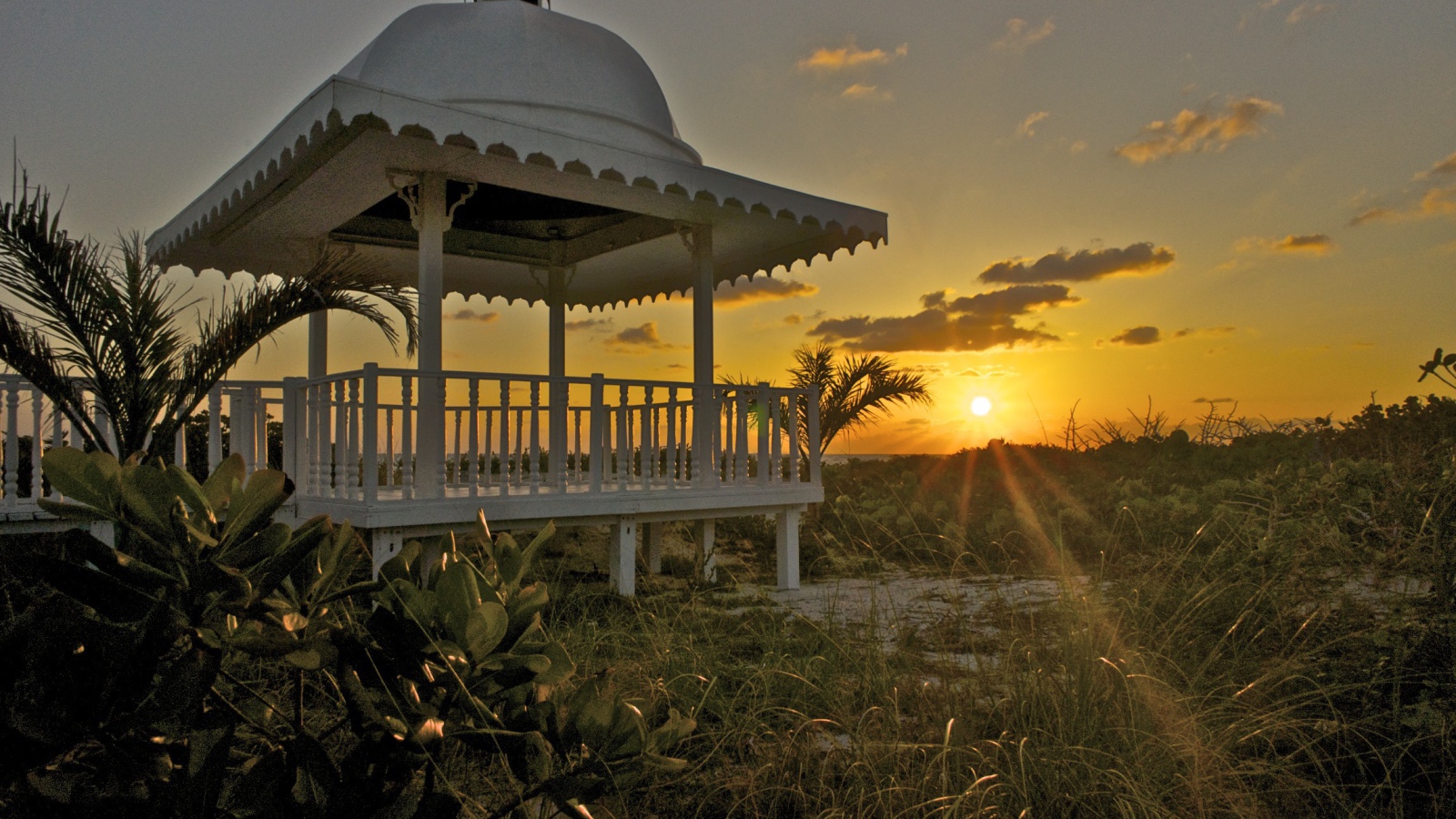 Беседка на побережье на курорте Кайо Санта Мария, Куба