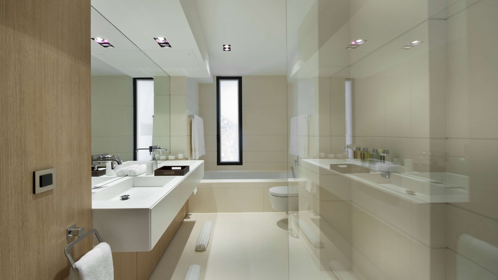 Нежно бежевый цвет ванной комнаты