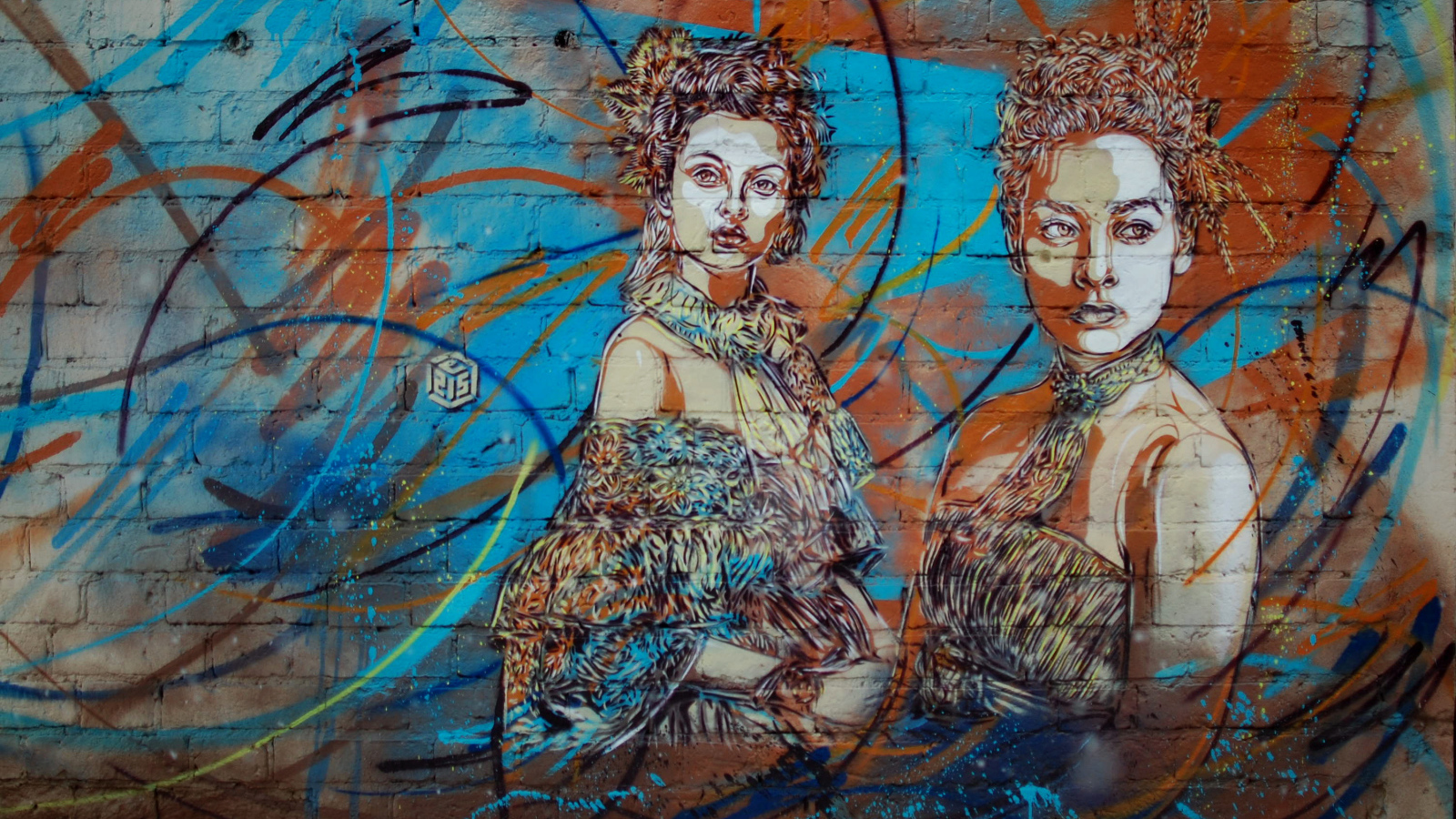Граффити, две женщины