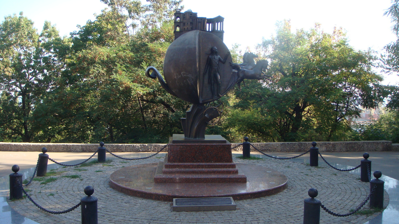 Памятник апельсину Одесса