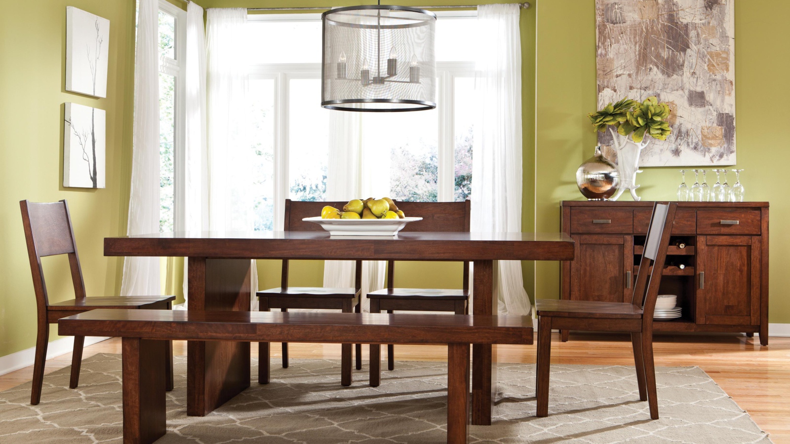 Оливковые стены в столовой