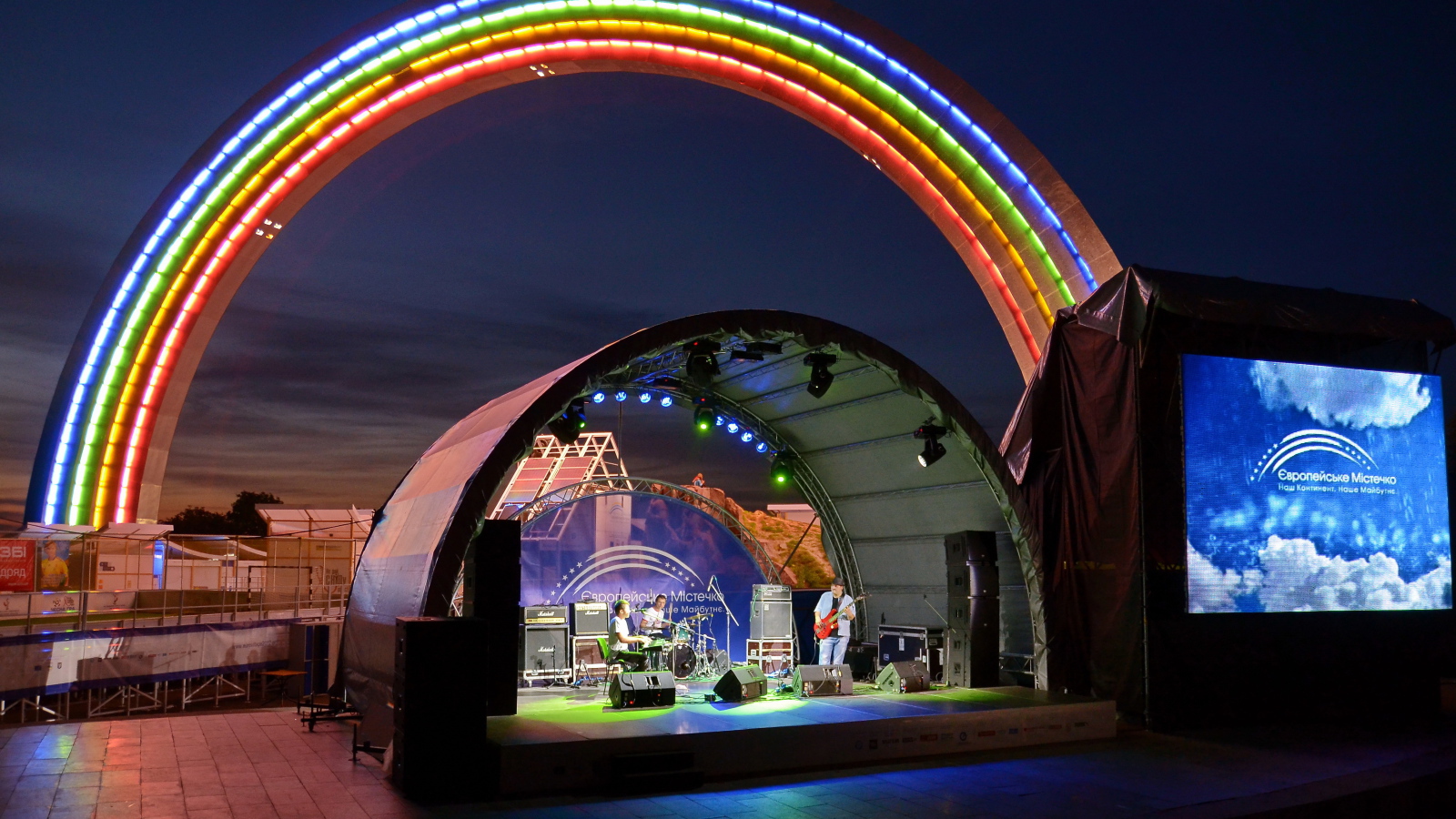 Арка Дружбы народов в Киеве